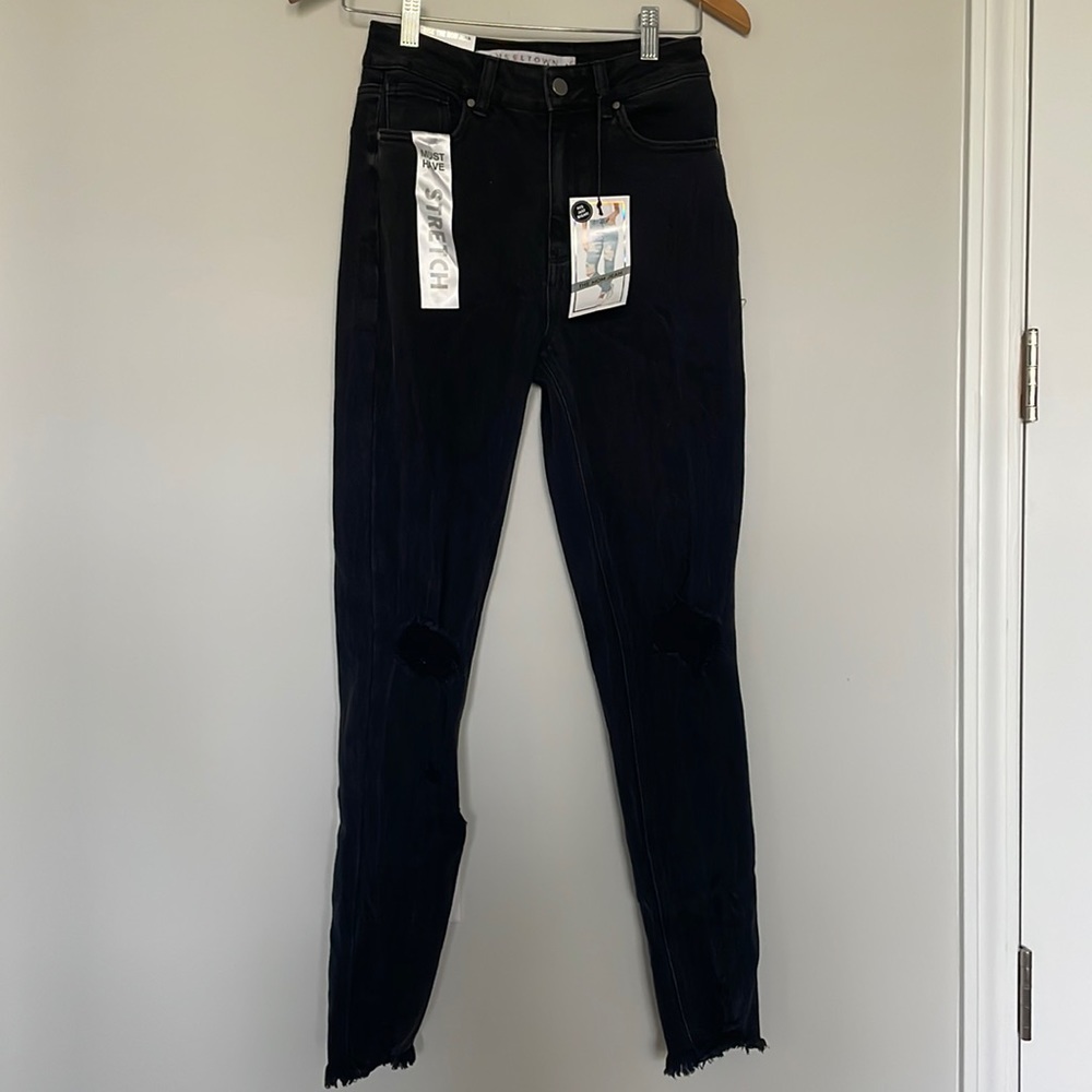 Tinseltown Black Hi-Rise ripped mom jeans with Raw Hem Mom Jeans Sz 5/27 NWT
